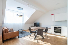 Exclusive 70 m2 Suite with Balcony and Air Conditioning